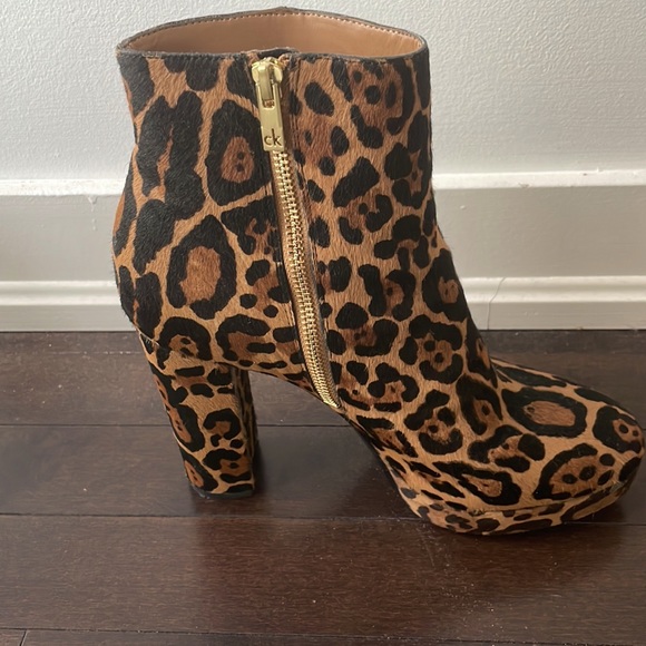 Barely worn Calvin Klein Leopard print heeled boots, size 8 - Picture 2 of 3